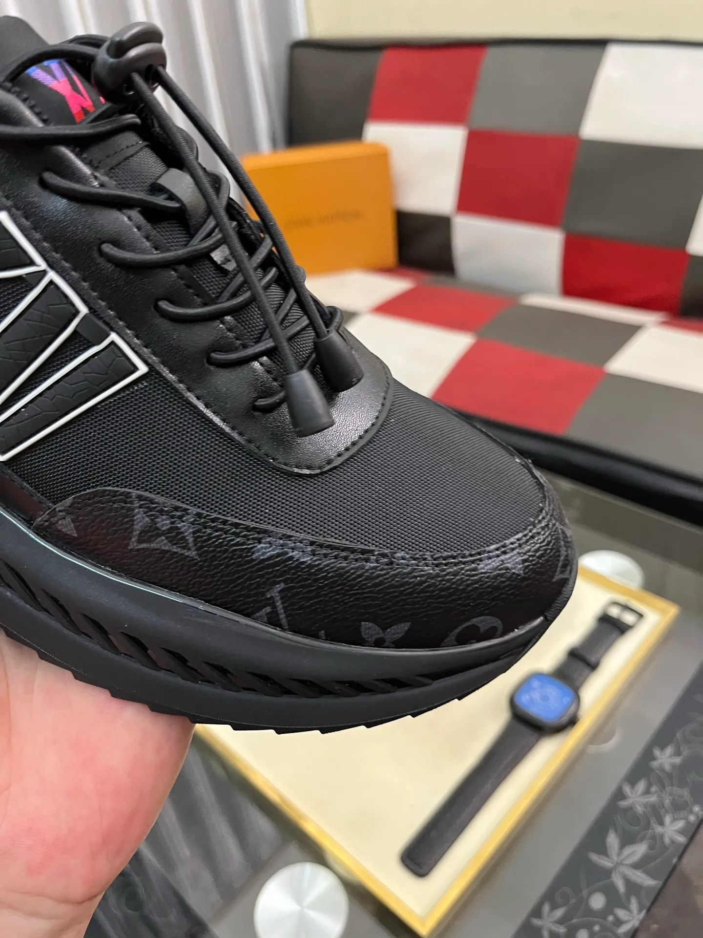 Men's shoes 💰458⌚️⌚️【LOUlS VUlTTON】Louis Vuitton ~ unique and casual style. LV counter purchasing 🏃casual shoes😍😍 are on sale at the men's counter at the same time. Italian imported brands select top-layer Italian cowhide. 🐑Sheepskin lining (refuses to discolor and grind feet) Sole: Original sole specially provided by the original factory 🎬Better in kind Code number: 38-444⃣️Color selection